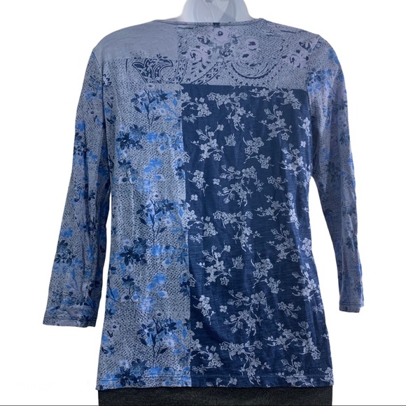 5 for 20 Lucky Brand blue floral V-neck 3/4 sleeve tee - Picture 3 of 9